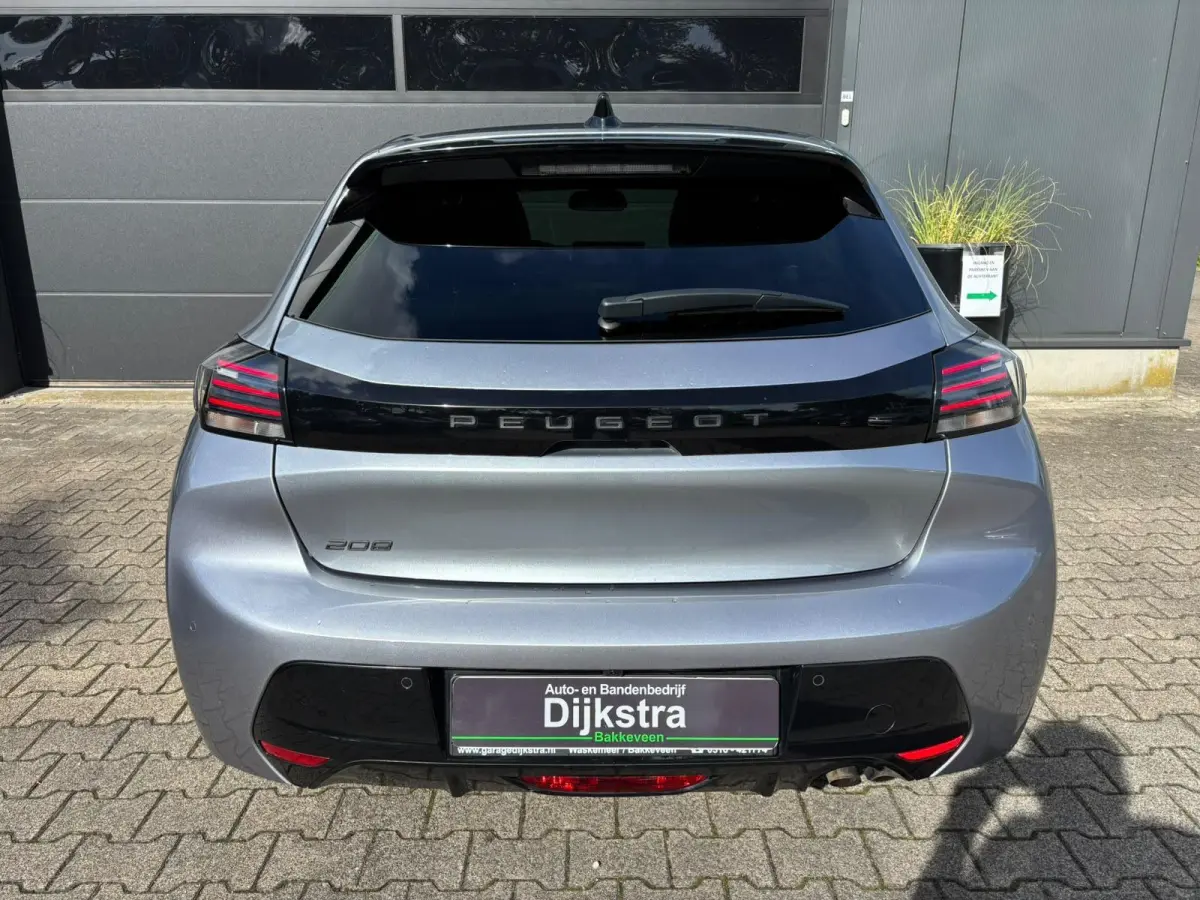 1.2 100 Allure | CARPLAY | CAMERA | CLIMATE CONTROL | CRUISE CONTROL | DIGI DASHBOARD |