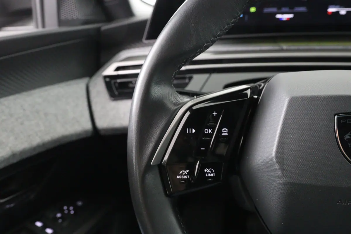 1.6 plug-in Hybrid 195 Allure | Dealer Onderhouden! | 360 Camera | Clima | Navi | Cruise Adaptive | LED | 19'' Lichtmetalen Velgen | DAB | Sfeerverlichting | Keyless