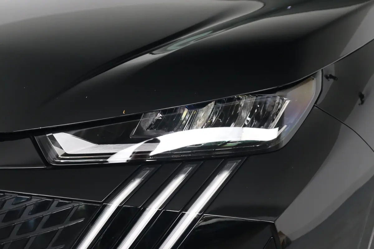 1.6 plug-in Hybrid 195 Allure | Dealer Onderhouden! | 360 Camera | Clima | Navi | Cruise Adaptive | LED | 19'' Lichtmetalen Velgen | DAB | Sfeerverlichting | Keyless