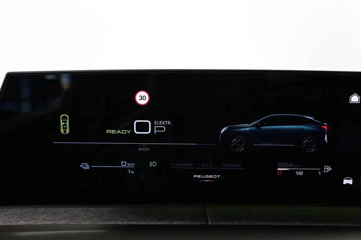 1.6 plug-in Hybrid 195 Allure | Dealer Onderhouden! | 360 Camera | Clima | Navi | Cruise Adaptive | LED | 19'' Lichtmetalen Velgen | DAB | Sfeerverlichting | Keyless