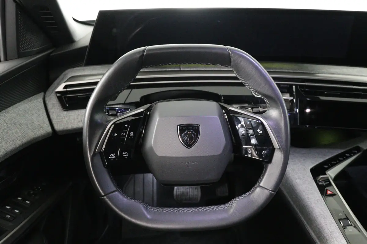 1.6 plug-in Hybrid 195 Allure | Dealer Onderhouden! | 360 Camera | Clima | Navi | Cruise Adaptive | LED | 19'' Lichtmetalen Velgen | DAB | Sfeerverlichting | Keyless