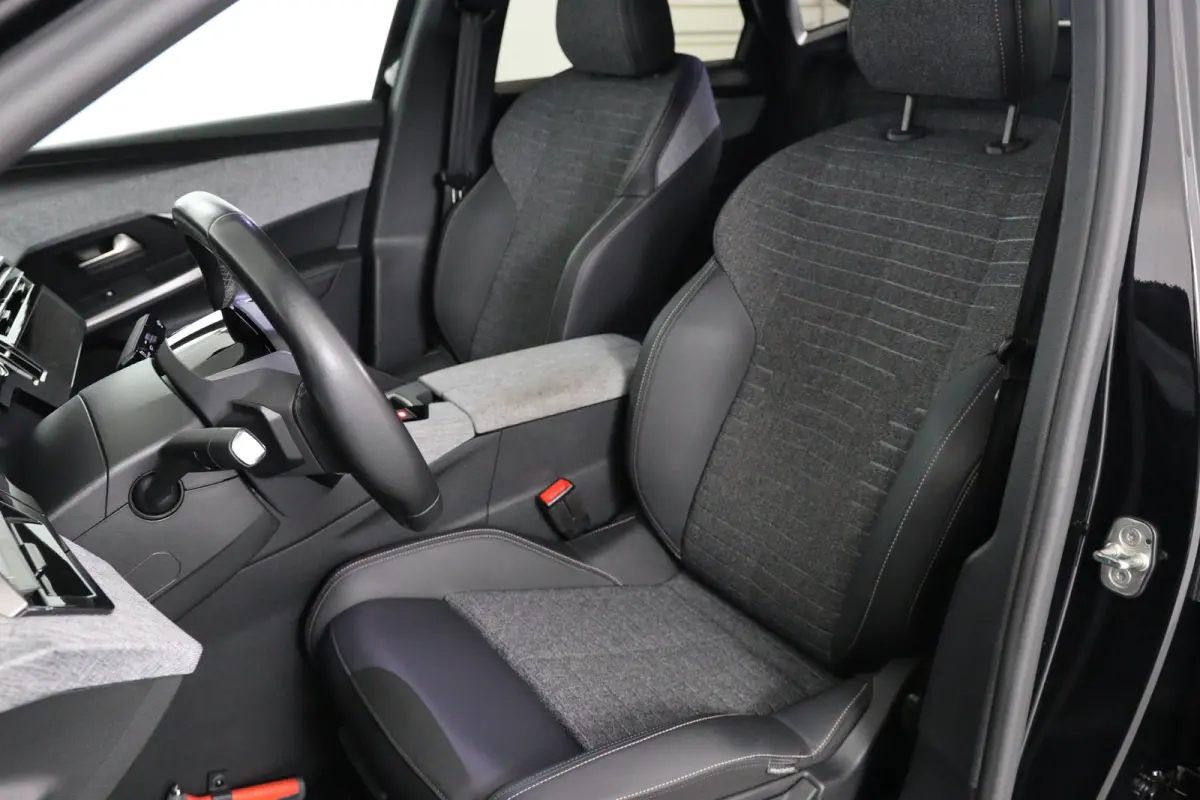 1.6 plug-in Hybrid 195 Allure | Dealer Onderhouden! | 360 Camera | Clima | Navi | Cruise Adaptive | LED | 19'' Lichtmetalen Velgen | DAB | Sfeerverlichting | Keyless