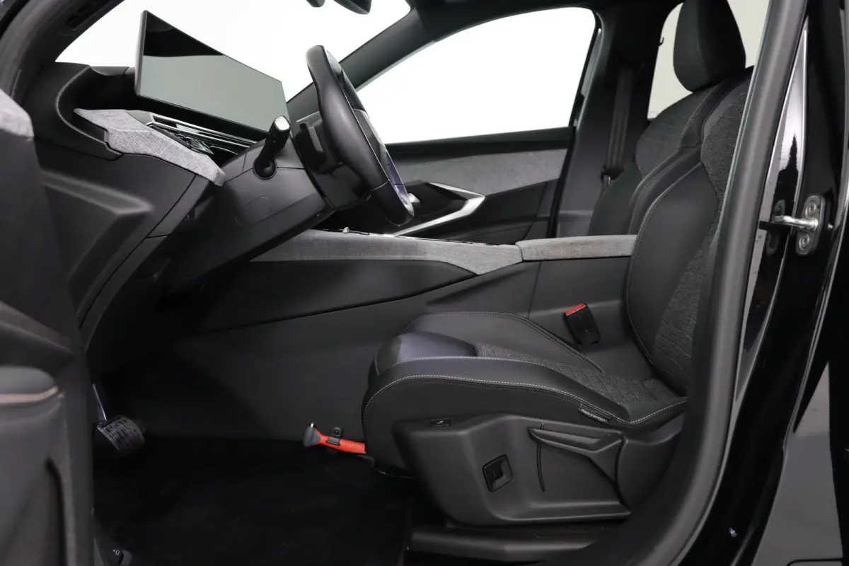 1.6 plug-in Hybrid 195 Allure | Dealer Onderhouden! | 360 Camera | Clima | Navi | Cruise Adaptive | LED | 19'' Lichtmetalen Velgen | DAB | Sfeerverlichting | Keyless