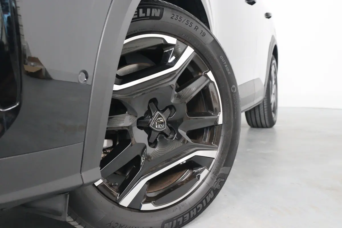 1.6 plug-in Hybrid 195 Allure | Dealer Onderhouden! | 360 Camera | Clima | Navi | Cruise Adaptive | LED | 19'' Lichtmetalen Velgen | DAB | Sfeerverlichting | Keyless