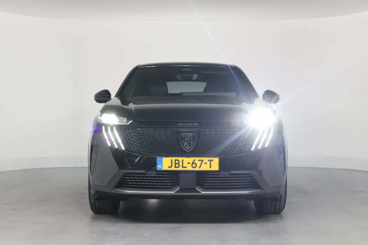1.6 plug-in Hybrid 195 Allure | Dealer Onderhouden! | 360 Camera | Clima | Navi | Cruise Adaptive | LED | 19'' Lichtmetalen Velgen | DAB | Sfeerverlichting | Keyless