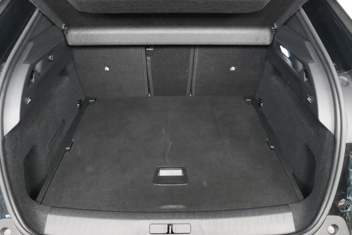 1.6 plug-in Hybrid 195 Allure | Dealer Onderhouden! | 360 Camera | Clima | Navi | Cruise Adaptive | LED | 19'' Lichtmetalen Velgen | DAB | Sfeerverlichting | Keyless