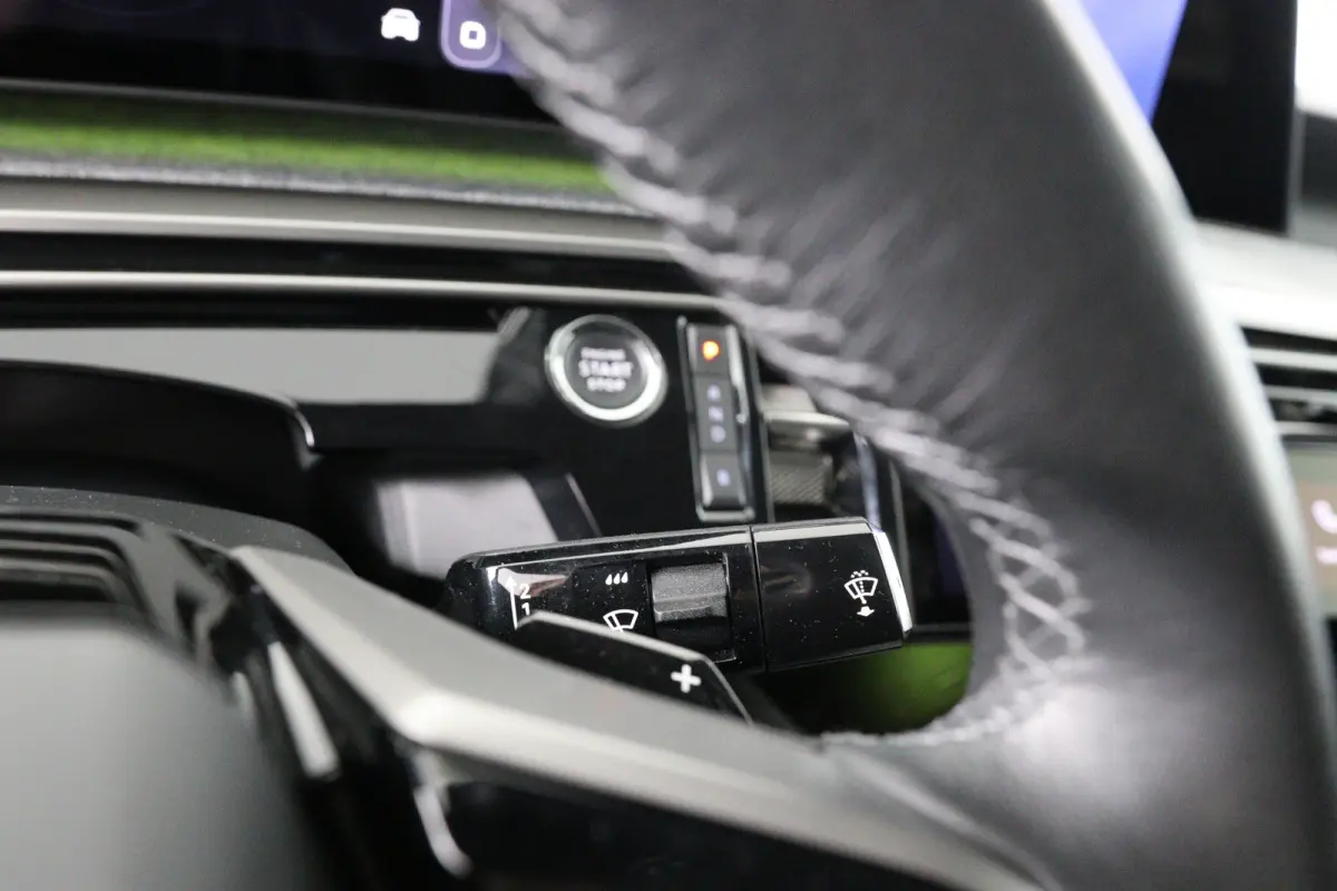 1.6 plug-in Hybrid 195 Allure | Dealer Onderhouden! | 360 Camera | Clima | Navi | Cruise Adaptive | LED | 19'' Lichtmetalen Velgen | DAB | Sfeerverlichting | Keyless