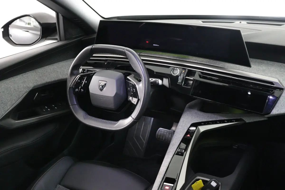 1.6 plug-in Hybrid 195 Allure | Dealer Onderhouden! | 360 Camera | Clima | Navi | Cruise Adaptive | LED | 19'' Lichtmetalen Velgen | DAB | Sfeerverlichting | Keyless