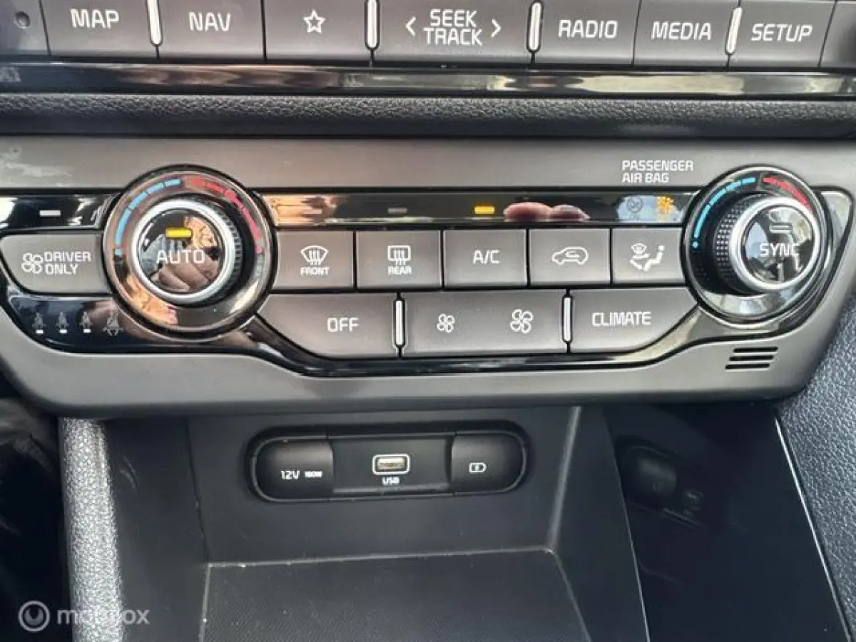 1.6 GDi Hybrid DynamicPlusLine , Navigatie, + Camera achter , Stoel & Stuur verwarming , Lane assist , Brake assist , Dode hoek detectie 18 inch velgen & 4 seizoenen banden , Door ons nieuw 