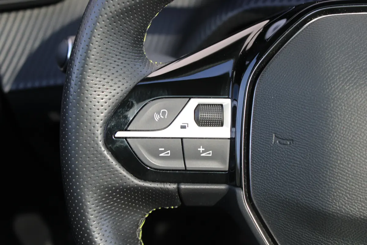 EV GT 350 50 kWh | Fase 3 laden | SOH 92,56% | All season | Panoramadak | Navigatie | Camera | Apple carplay | NL auto |