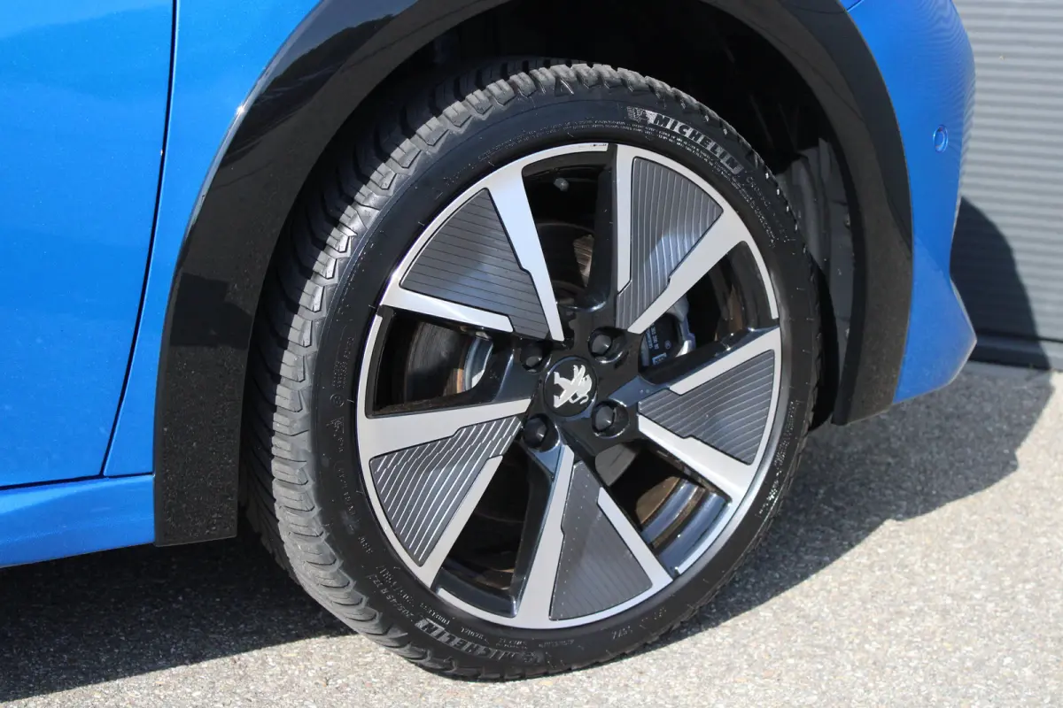 EV GT 350 50 kWh | Fase 3 laden | SOH 92,56% | All season | Panoramadak | Navigatie | Camera | Apple carplay | NL auto |