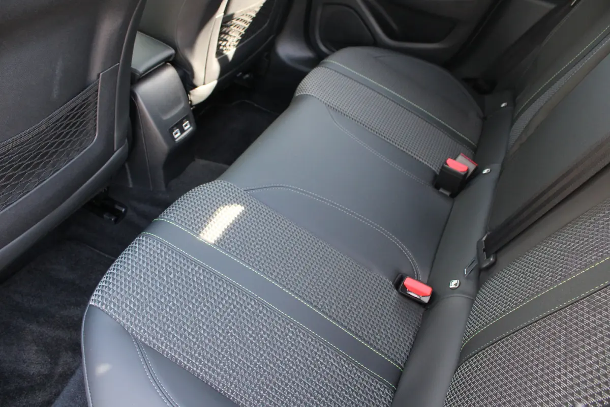 EV GT 350 50 kWh | Fase 3 laden | SOH 92,56% | All season | Panoramadak | Navigatie | Camera | Apple carplay | NL auto |