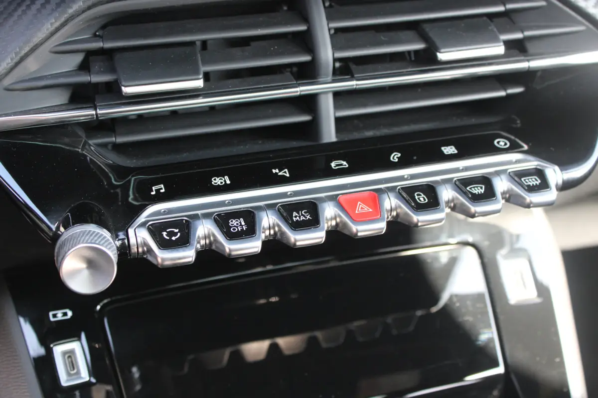 EV GT 350 50 kWh | Fase 3 laden | SOH 92,56% | All season | Panoramadak | Navigatie | Camera | Apple carplay | NL auto |