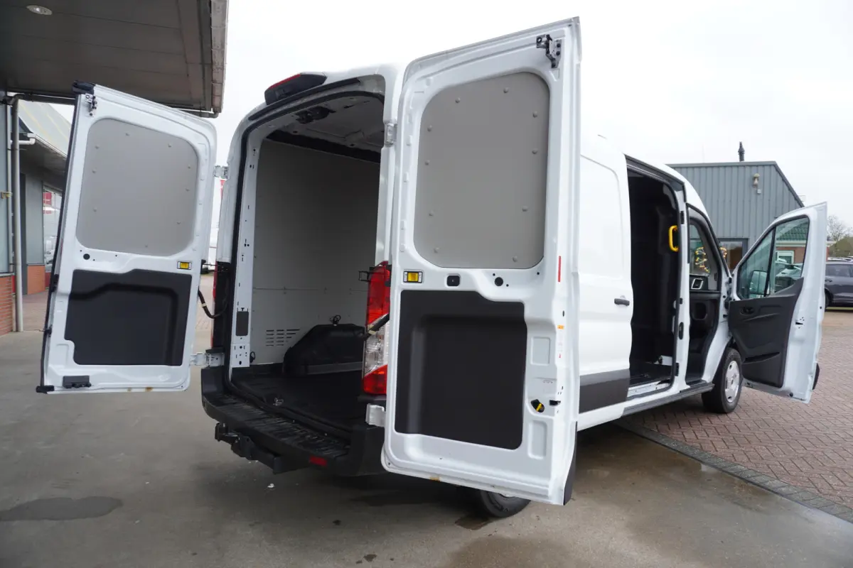 350 2.0 TDCI 130PK L3H2 Trend Nr. V137 | Airco | Cruise | Trekhaak | Apple cp-Android auto