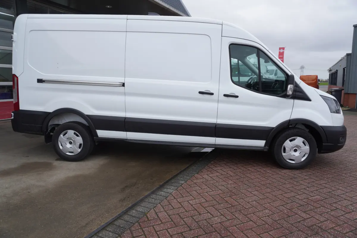 350 2.0 TDCI 130PK L3H2 Trend Nr. V137 | Airco | Cruise | Trekhaak | Apple cp-Android auto