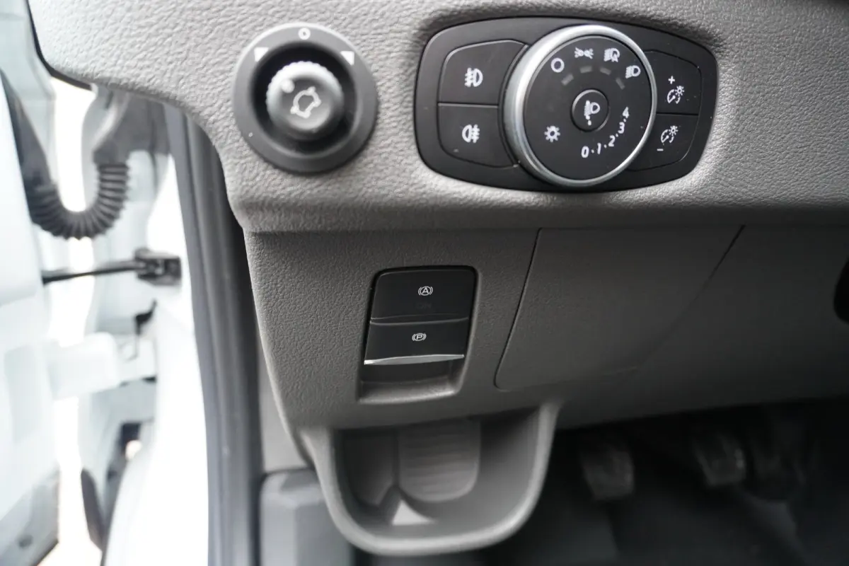 350 2.0 TDCI 130PK L3H2 Trend Nr. V137 | Airco | Cruise | Trekhaak | Apple cp-Android auto