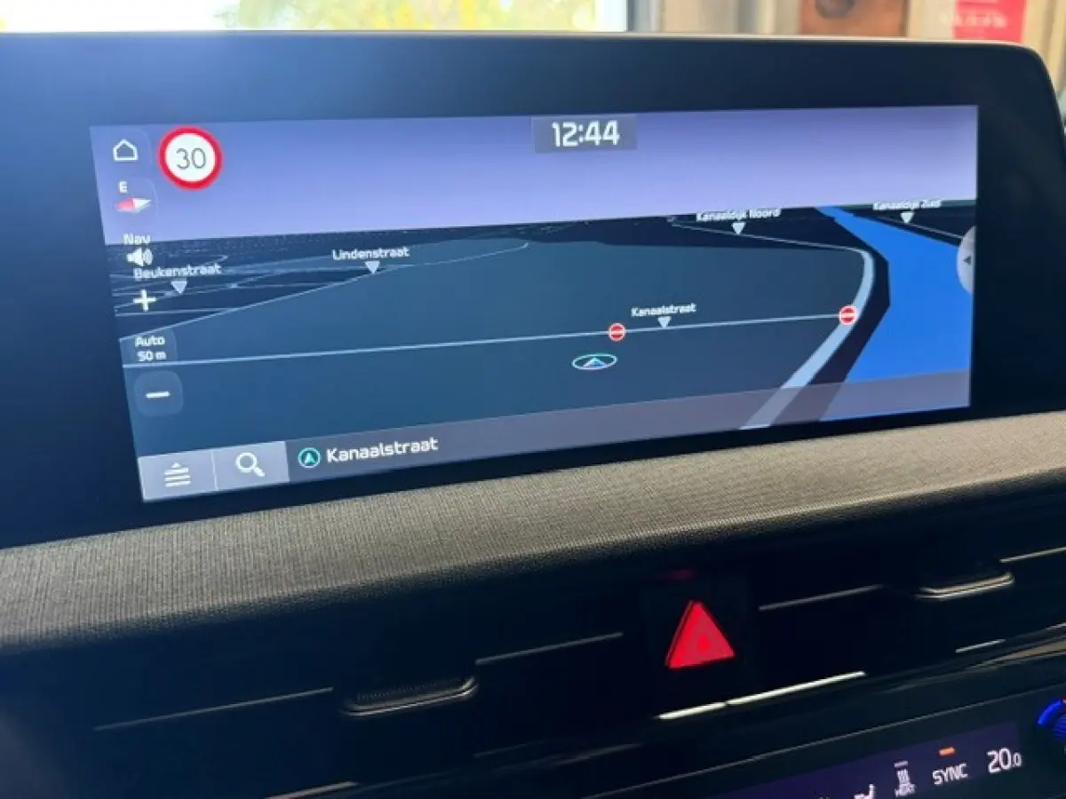 Plus 77.4 kWh Trekhaak Navi Keyless LED Nieuwstaat!!
