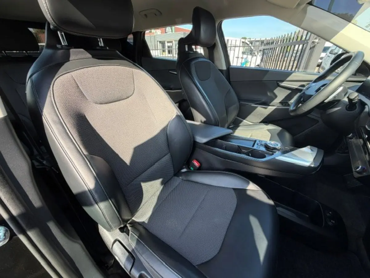 Plus 77.4 kWh Trekhaak Navi Keyless LED Nieuwstaat!!