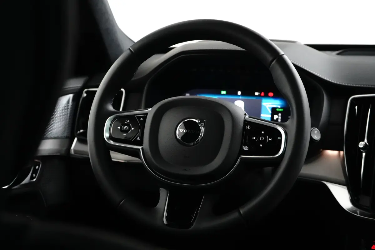 2.0 T8 Plug-in hybrid AWD Ultra Black Edition | Luchtvering | Trekhaak | Bowers&Wilkins | Massage/ventilatie | 22" Velgen