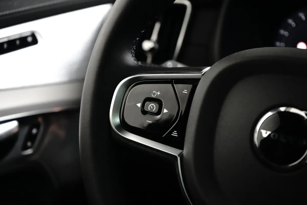 2.0 T8 Plug-in hybrid AWD Ultra Black Edition | Luchtvering | Trekhaak | Bowers&Wilkins | Massage/ventilatie | 22" Velgen
