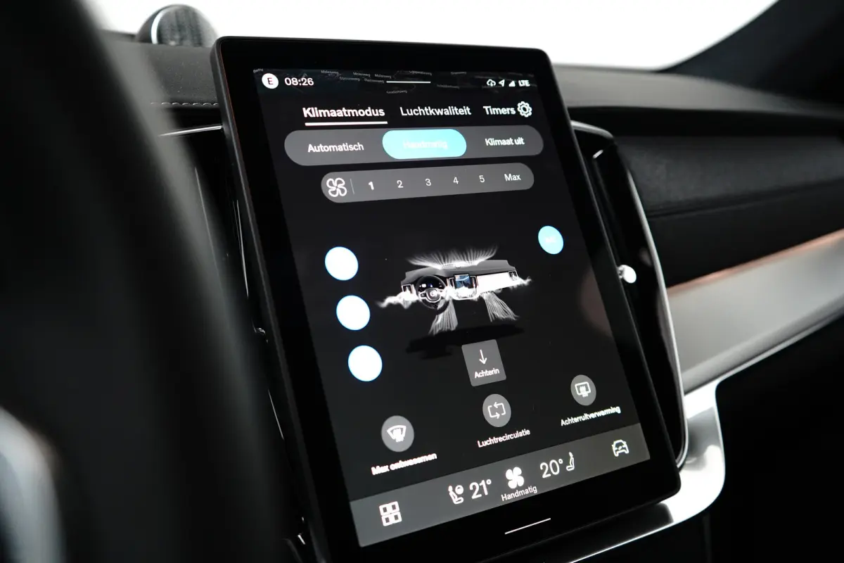2.0 T8 Plug-in hybrid AWD Ultra Black Edition | Luchtvering | Trekhaak | Bowers&Wilkins | Massage/ventilatie | 22" Velgen