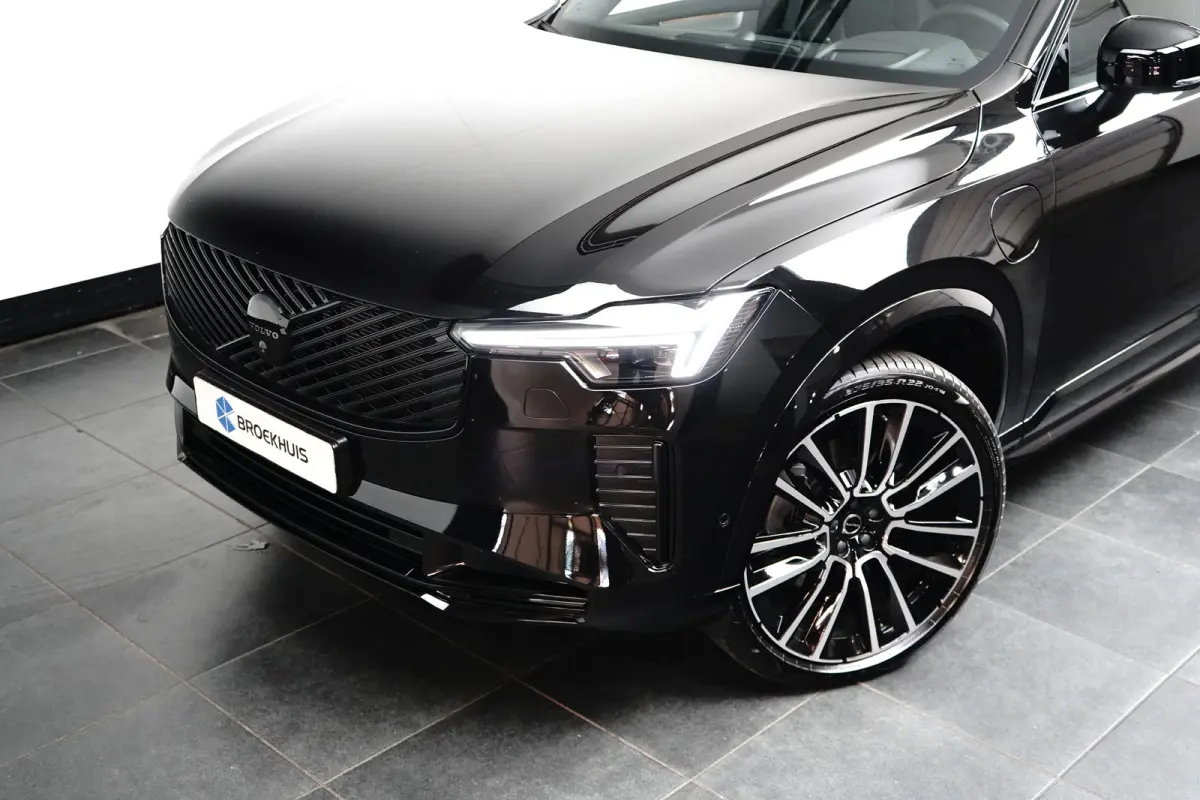 2.0 T8 Plug-in hybrid AWD Ultra Black Edition | Luchtvering | Trekhaak | Bowers&Wilkins | Massage/ventilatie | 22" Velgen