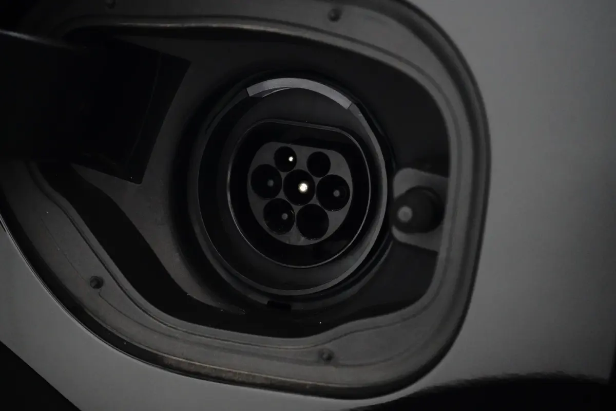 2.0 T8 Plug-in hybrid AWD Ultra Black Edition | Luchtvering | Trekhaak | Bowers&Wilkins | Massage/ventilatie | 22" Velgen