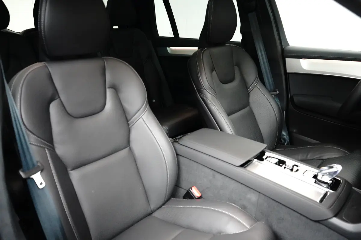 2.0 T8 Plug-in hybrid AWD Ultra Black Edition | Luchtvering | Trekhaak | Bowers&Wilkins | Massage/ventilatie | 22" Velgen