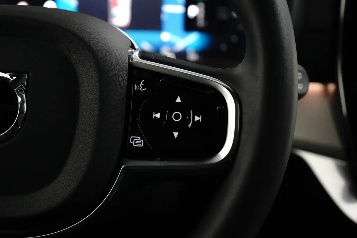 2.0 T8 Plug-in hybrid AWD Ultra Black Edition | Luchtvering | Trekhaak | Bowers&Wilkins | Massage/ventilatie | 22" Velgen