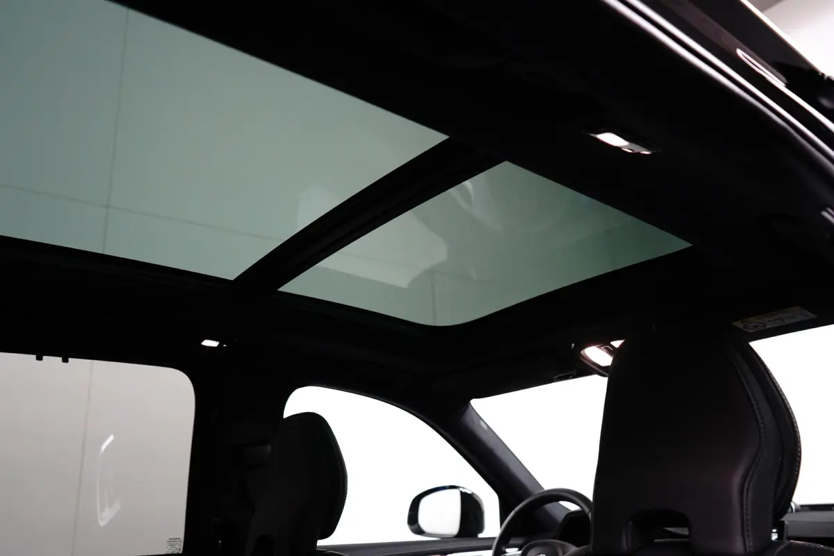 2.0 T8 Plug-in hybrid AWD Ultra Black Edition | Luchtvering | Trekhaak | Bowers&Wilkins | Massage/ventilatie | 22" Velgen
