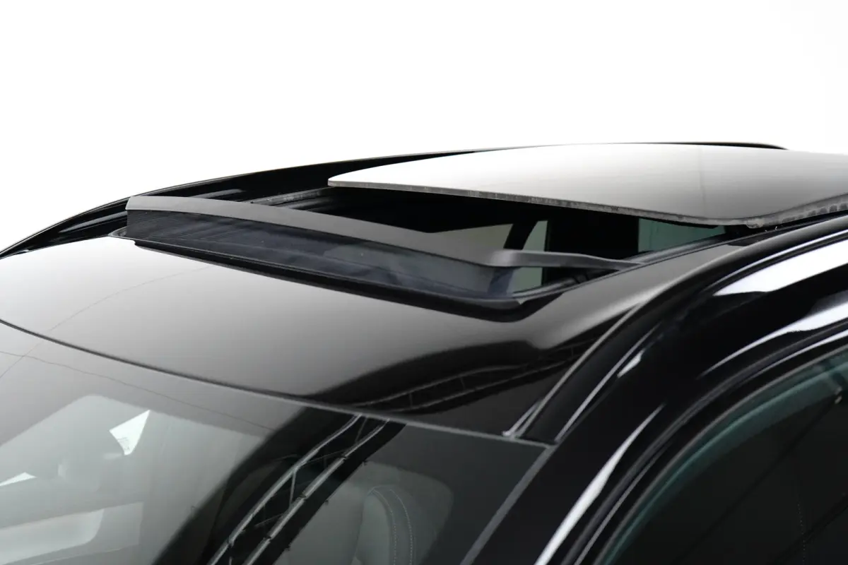 2.0 T8 Plug-in hybrid AWD Ultra Black Edition | Luchtvering | Trekhaak | Bowers&Wilkins | Massage/ventilatie | 22" Velgen