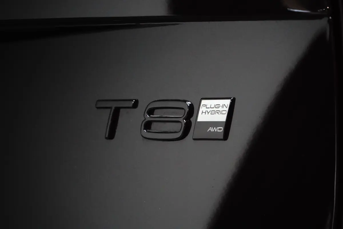 2.0 T8 Plug-in hybrid AWD Ultra Black Edition | Luchtvering | Trekhaak | Bowers&Wilkins | Massage/ventilatie | 22" Velgen