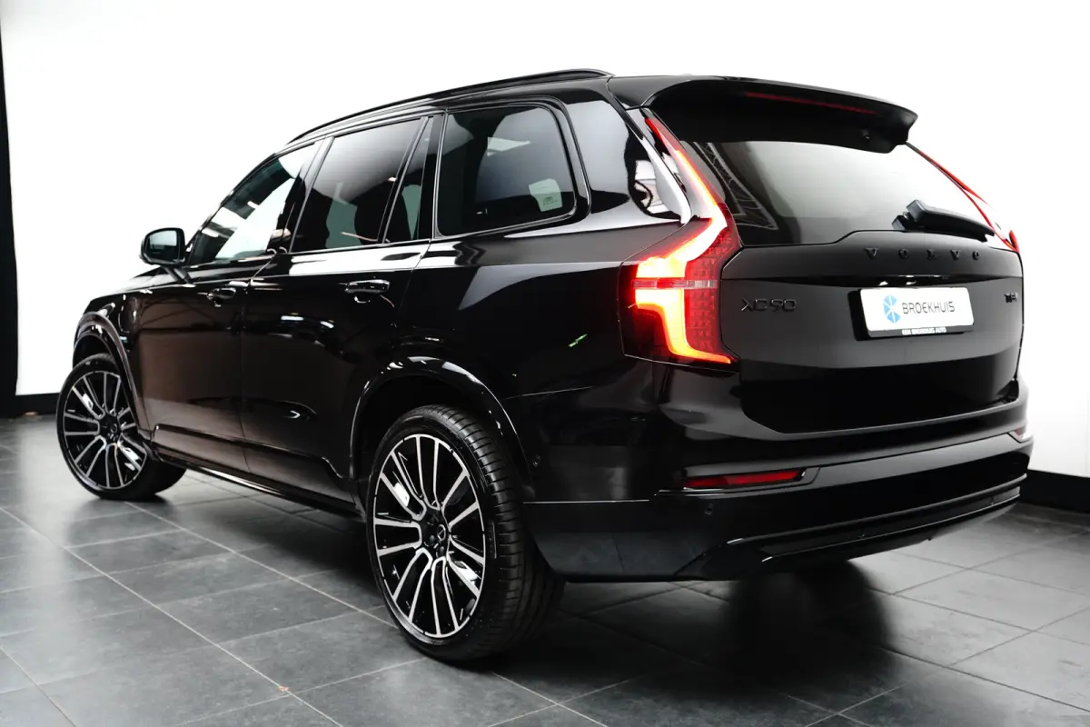 2.0 T8 Plug-in hybrid AWD Ultra Black Edition | Luchtvering | Trekhaak | Bowers&Wilkins | Massage/ventilatie | 22" Velgen