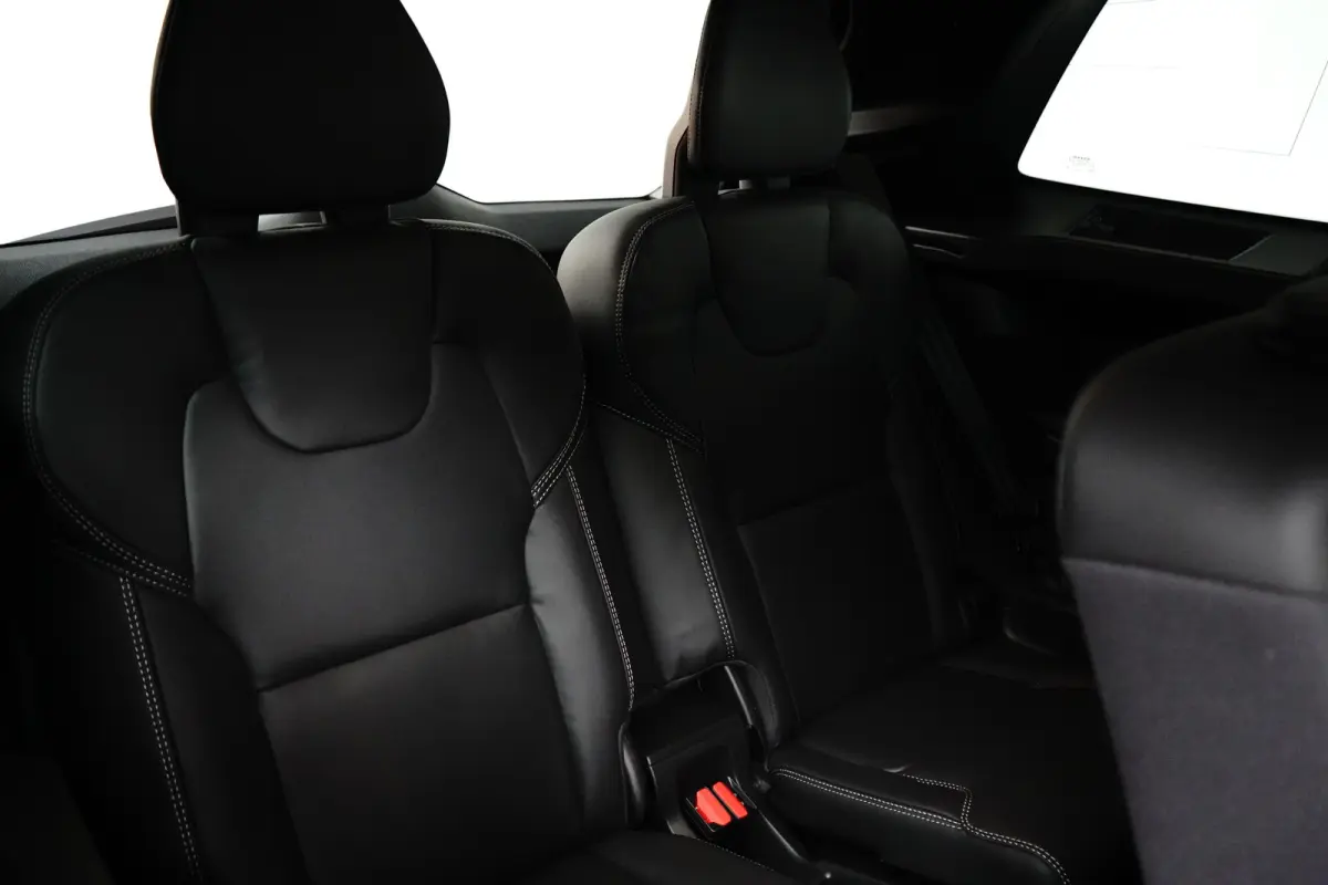 2.0 T8 Plug-in hybrid AWD Ultra Black Edition | Luchtvering | Trekhaak | Bowers&Wilkins | Massage/ventilatie | 22" Velgen