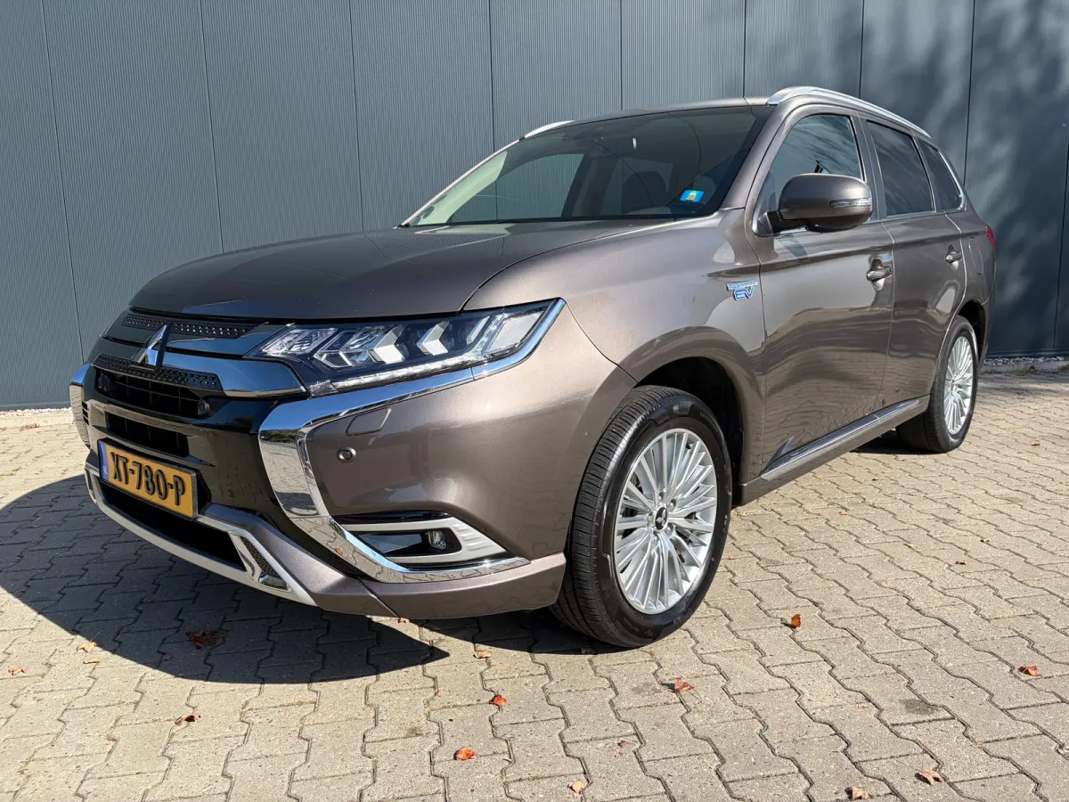 225pk PHEV Intense+ Automaat | Trekhaak 1500 kg geremd | Elektrisch glazen schuif-/kanteldak | Airco | Bluetooth | Automaat | Voorstoelen verwarmd | Achteruitrijcamera | Bluetooth | Cruise c