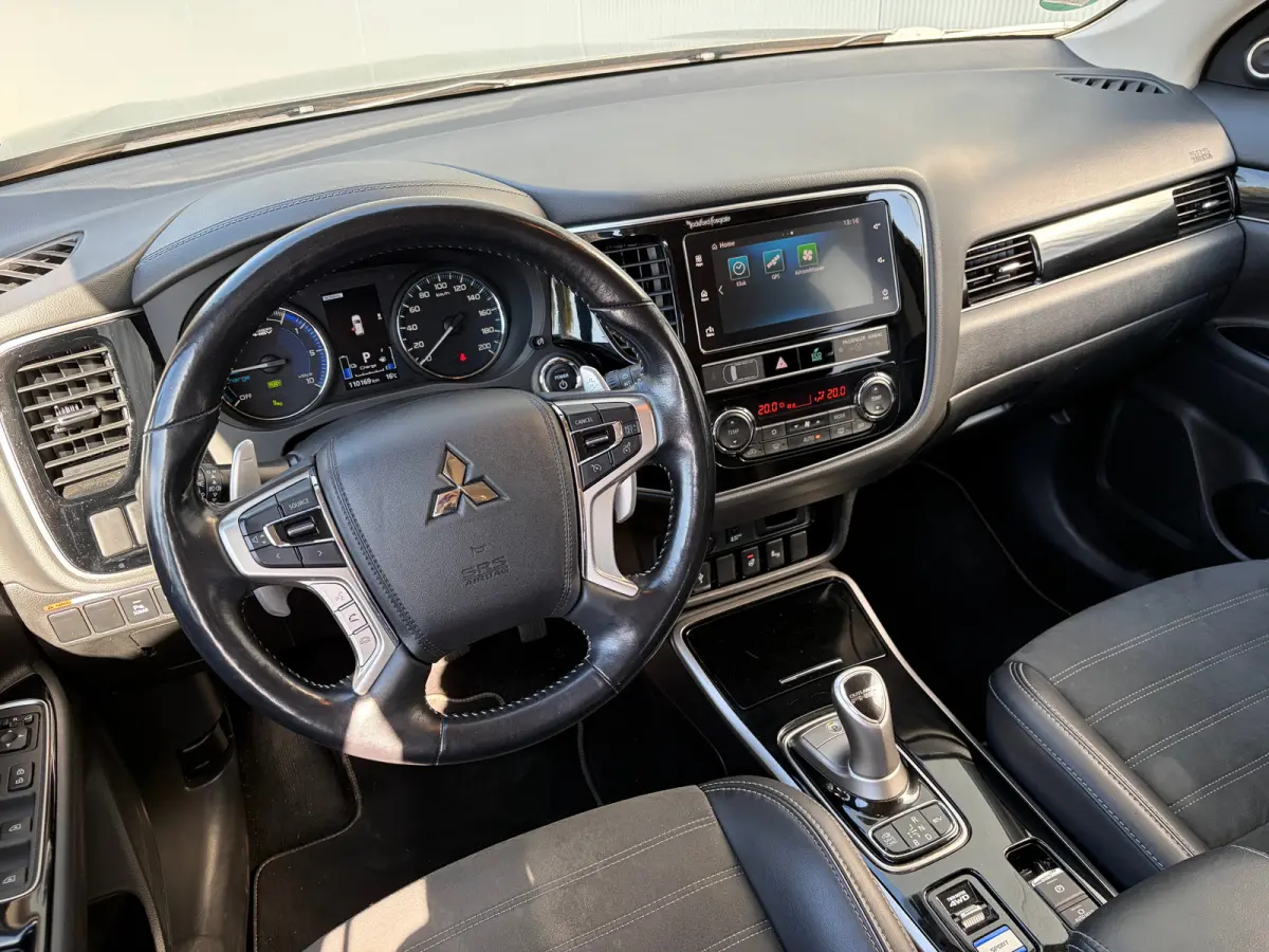 225pk PHEV Intense+ Automaat | Trekhaak 1500 kg geremd | Elektrisch glazen schuif-/kanteldak | Airco | Bluetooth | Automaat | Voorstoelen verwarmd | Achteruitrijcamera | Bluetooth | Cruise c