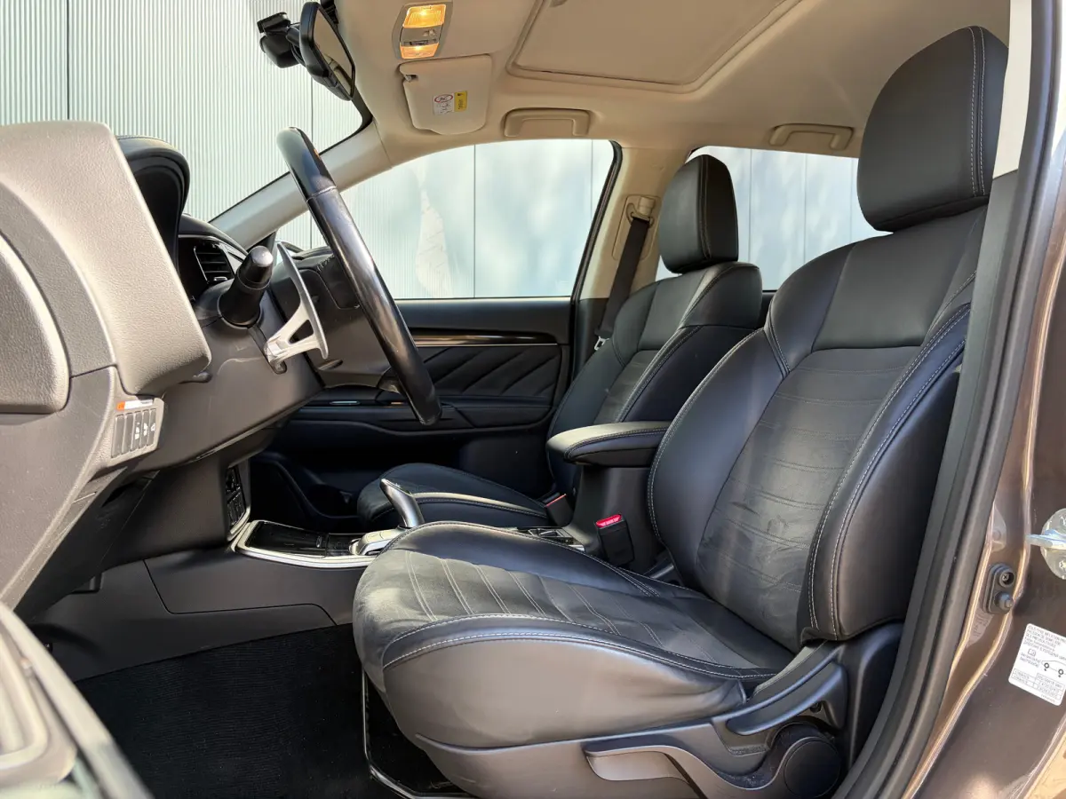 225pk PHEV Intense+ Automaat | Trekhaak 1500 kg geremd | Elektrisch glazen schuif-/kanteldak | Airco | Bluetooth | Automaat | Voorstoelen verwarmd | Achteruitrijcamera | Bluetooth | Cruise c