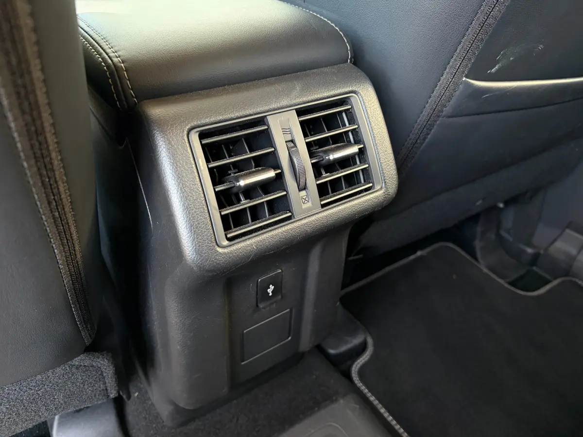 225pk PHEV Intense+ Automaat | Trekhaak 1500 kg geremd | Elektrisch glazen schuif-/kanteldak | Airco | Bluetooth | Automaat | Voorstoelen verwarmd | Achteruitrijcamera | Bluetooth | Cruise c