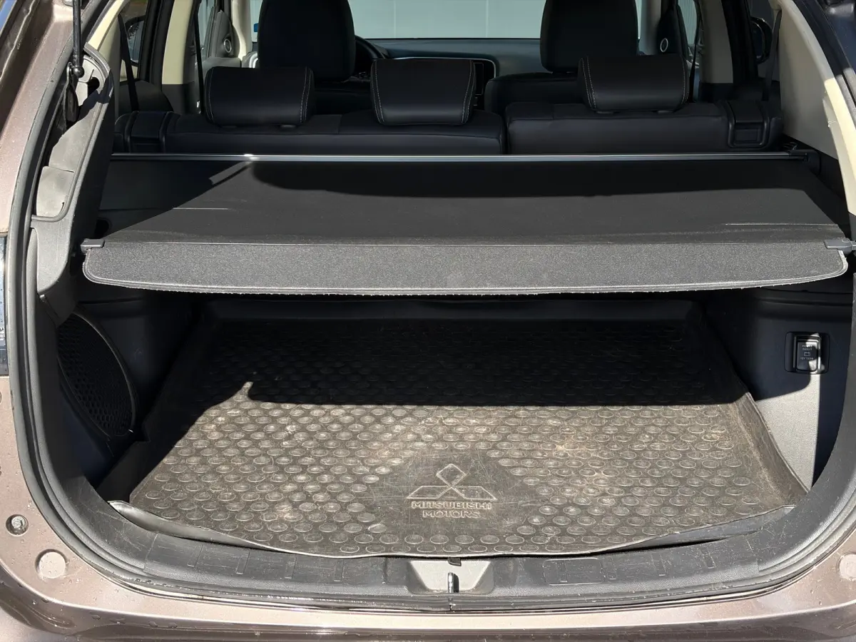 225pk PHEV Intense+ Automaat | Trekhaak 1500 kg geremd | Elektrisch glazen schuif-/kanteldak | Airco | Bluetooth | Automaat | Voorstoelen verwarmd | Achteruitrijcamera | Bluetooth | Cruise c