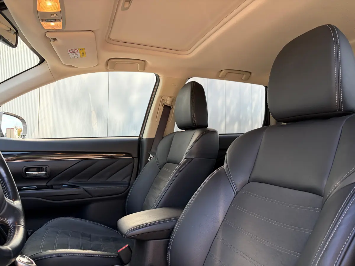 225pk PHEV Intense+ Automaat | Trekhaak 1500 kg geremd | Elektrisch glazen schuif-/kanteldak | Airco | Bluetooth | Automaat | Voorstoelen verwarmd | Achteruitrijcamera | Bluetooth | Cruise c