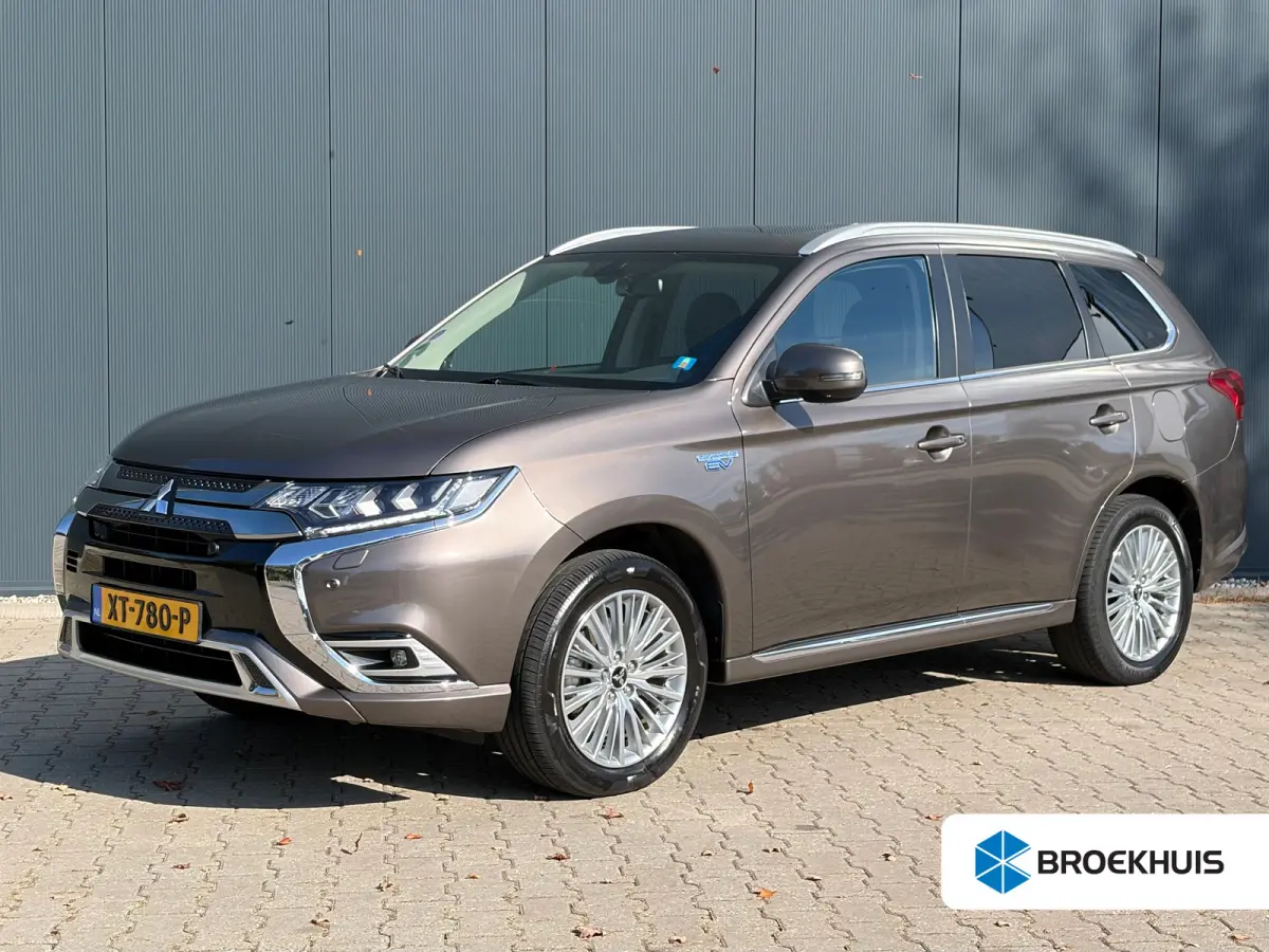 225pk PHEV Intense+ Automaat | Trekhaak 1500 kg geremd | Elektrisch glazen schuif-/kanteldak | Airco | Bluetooth | Automaat | Voorstoelen verwarmd | Achteruitrijcamera | Bluetooth | Cruise c