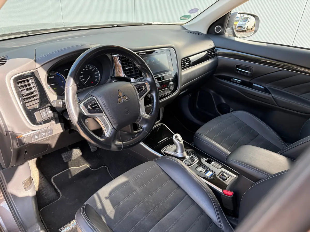 225pk PHEV Intense+ Automaat | Trekhaak 1500 kg geremd | Elektrisch glazen schuif-/kanteldak | Airco | Bluetooth | Automaat | Voorstoelen verwarmd | Achteruitrijcamera | Bluetooth | Cruise c