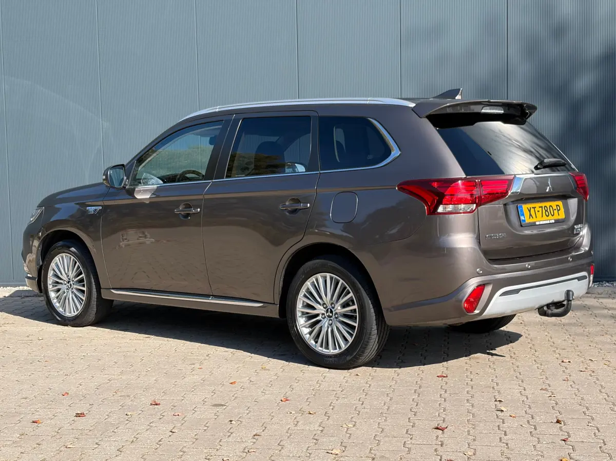 225pk PHEV Intense+ Automaat | Trekhaak 1500 kg geremd | Elektrisch glazen schuif-/kanteldak | Airco | Bluetooth | Automaat | Voorstoelen verwarmd | Achteruitrijcamera | Bluetooth | Cruise c