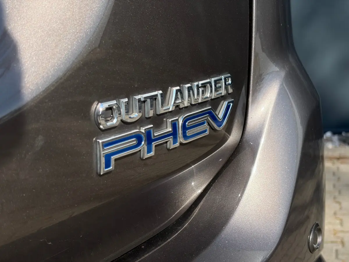 225pk PHEV Intense+ Automaat | Trekhaak 1500 kg geremd | Elektrisch glazen schuif-/kanteldak | Airco | Bluetooth | Automaat | Voorstoelen verwarmd | Achteruitrijcamera | Bluetooth | Cruise c