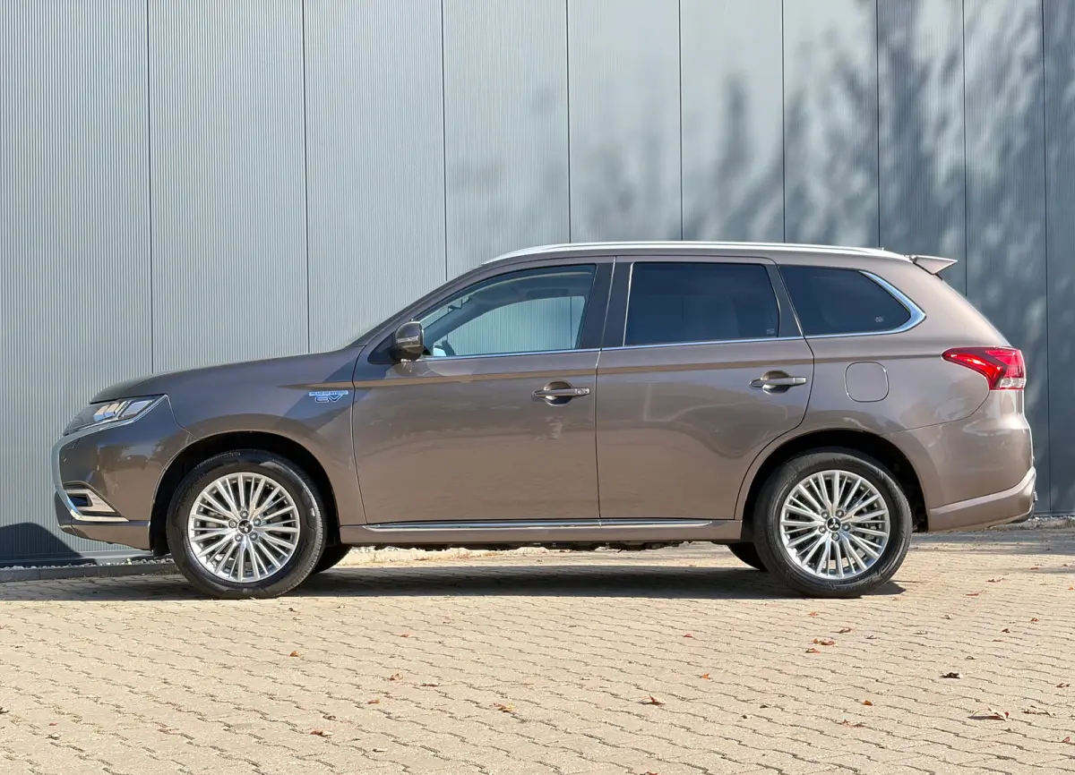 225pk PHEV Intense+ Automaat | Trekhaak 1500 kg geremd | Elektrisch glazen schuif-/kanteldak | Airco | Bluetooth | Automaat | Voorstoelen verwarmd | Achteruitrijcamera | Bluetooth | Cruise c