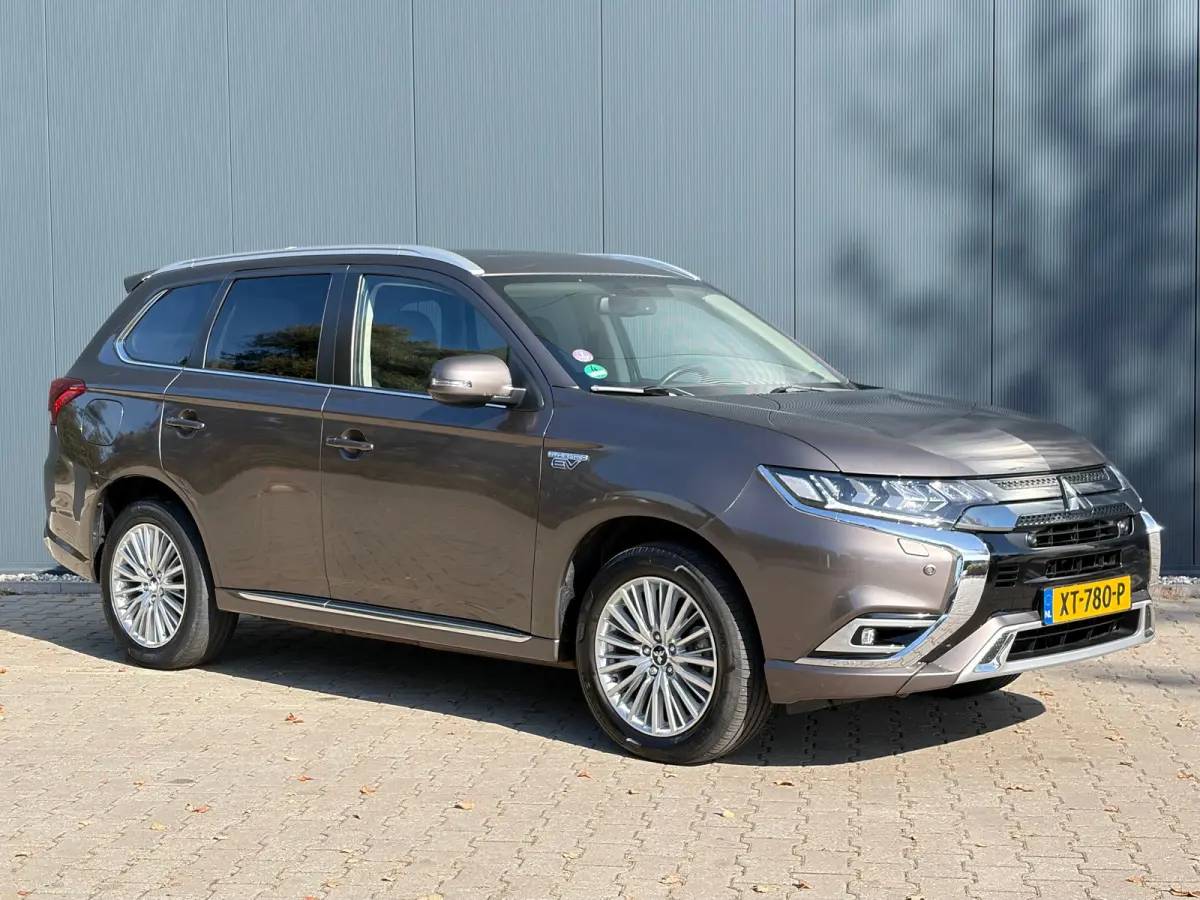 225pk PHEV Intense+ Automaat | Trekhaak 1500 kg geremd | Elektrisch glazen schuif-/kanteldak | Airco | Bluetooth | Automaat | Voorstoelen verwarmd | Achteruitrijcamera | Bluetooth | Cruise c