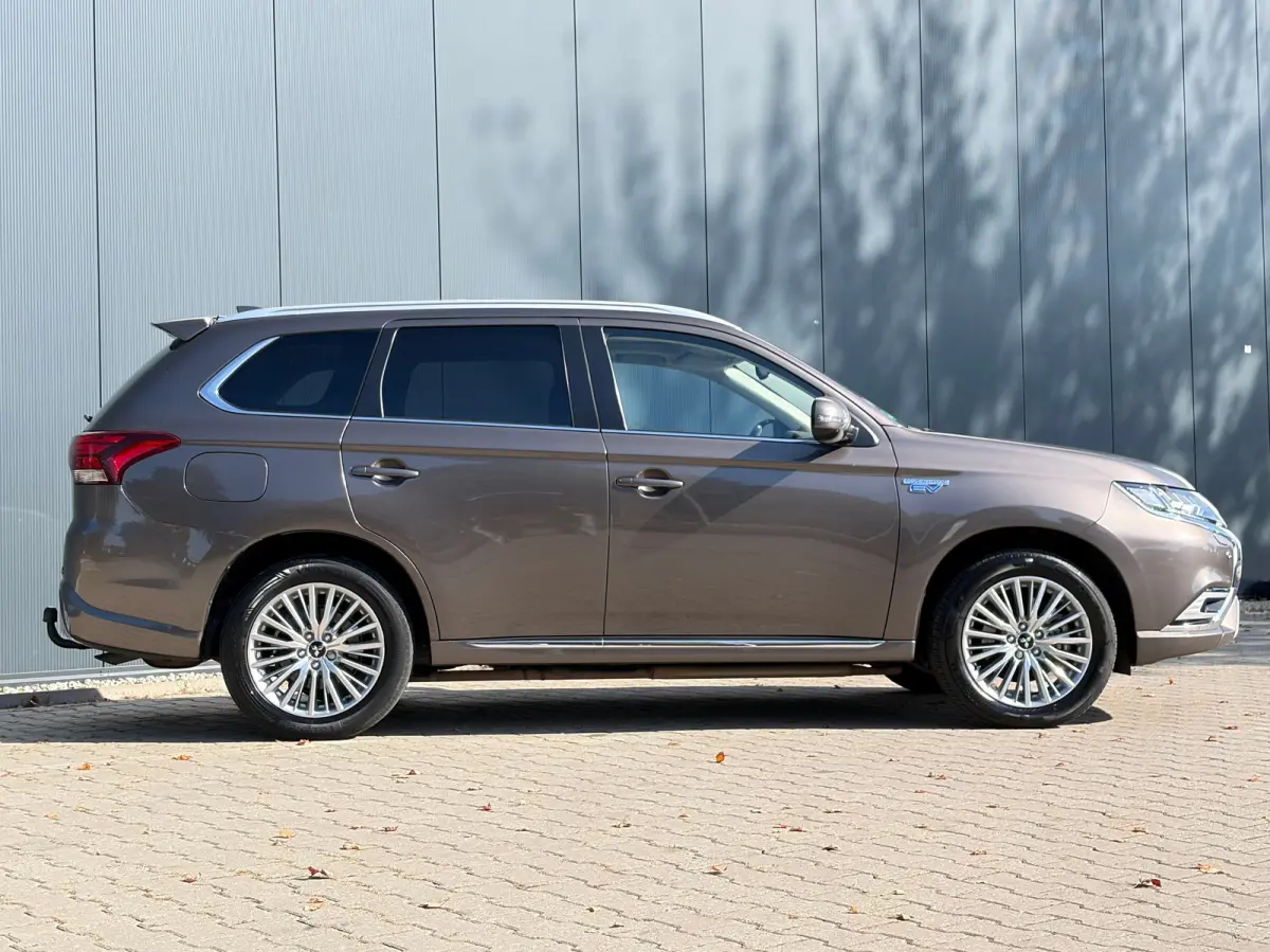 225pk PHEV Intense+ Automaat | Trekhaak 1500 kg geremd | Elektrisch glazen schuif-/kanteldak | Airco | Bluetooth | Automaat | Voorstoelen verwarmd | Achteruitrijcamera | Bluetooth | Cruise c
