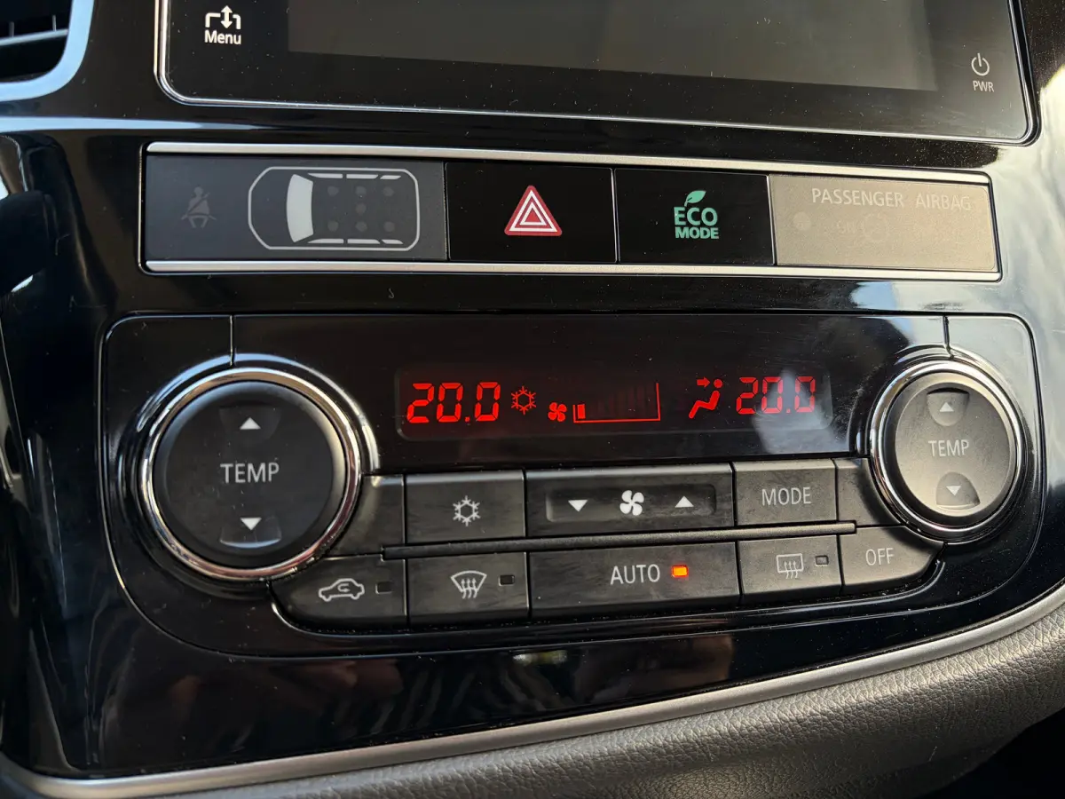 225pk PHEV Intense+ Automaat | Trekhaak 1500 kg geremd | Elektrisch glazen schuif-/kanteldak | Airco | Bluetooth | Automaat | Voorstoelen verwarmd | Achteruitrijcamera | Bluetooth | Cruise c