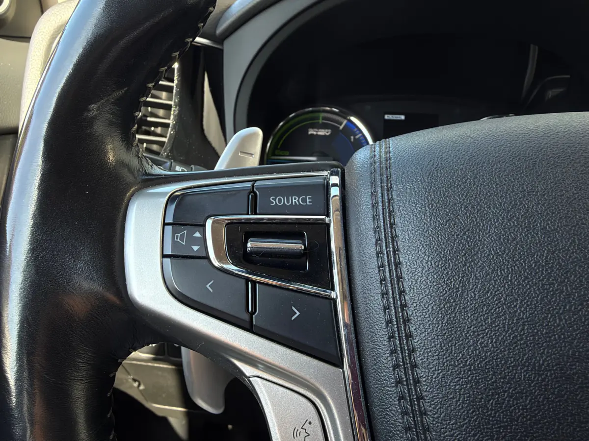225pk PHEV Intense+ Automaat | Trekhaak 1500 kg geremd | Elektrisch glazen schuif-/kanteldak | Airco | Bluetooth | Automaat | Voorstoelen verwarmd | Achteruitrijcamera | Bluetooth | Cruise c
