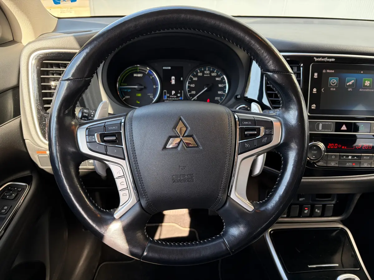 225pk PHEV Intense+ Automaat | Trekhaak 1500 kg geremd | Elektrisch glazen schuif-/kanteldak | Airco | Bluetooth | Automaat | Voorstoelen verwarmd | Achteruitrijcamera | Bluetooth | Cruise c